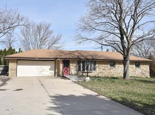 1240 Woodview Dr, Hubertus, WI 53033