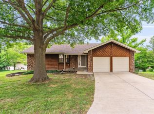 420 Oak Pl, Lake Saint Louis, MO
