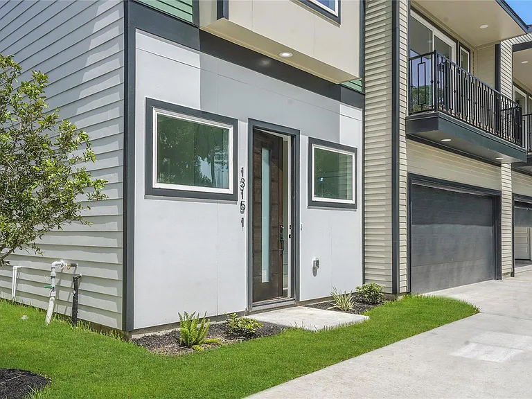1315 Knight St #1 — Photo 1