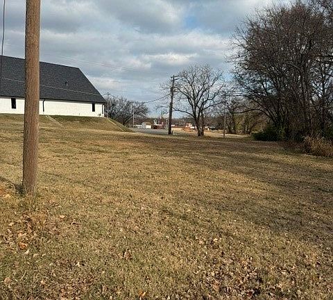 5th image of 632 N 4th St