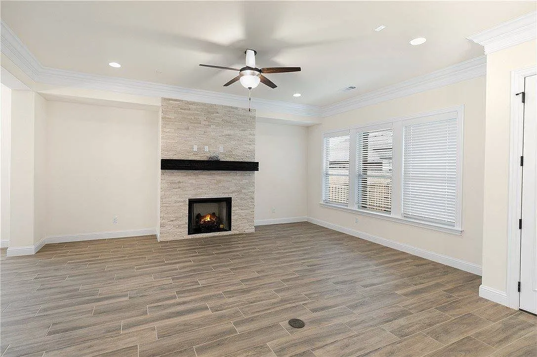 4 bed, 3315 sqft, $3,750 — Photo 2
