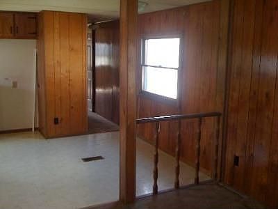 4th image of 295 Geneva Dr