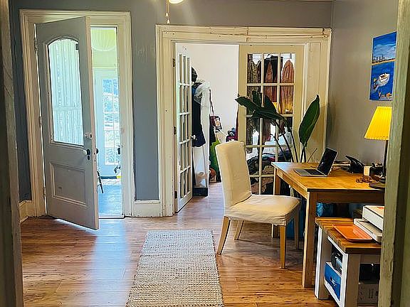 5th image of 105 Judson St