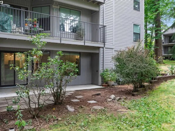4000 Carman Dr APT 35, Lake Oswego, OR 97035
