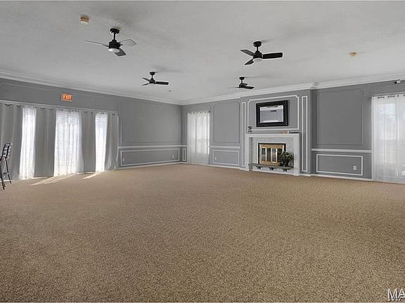 3rd image of 846 Dumont Pl