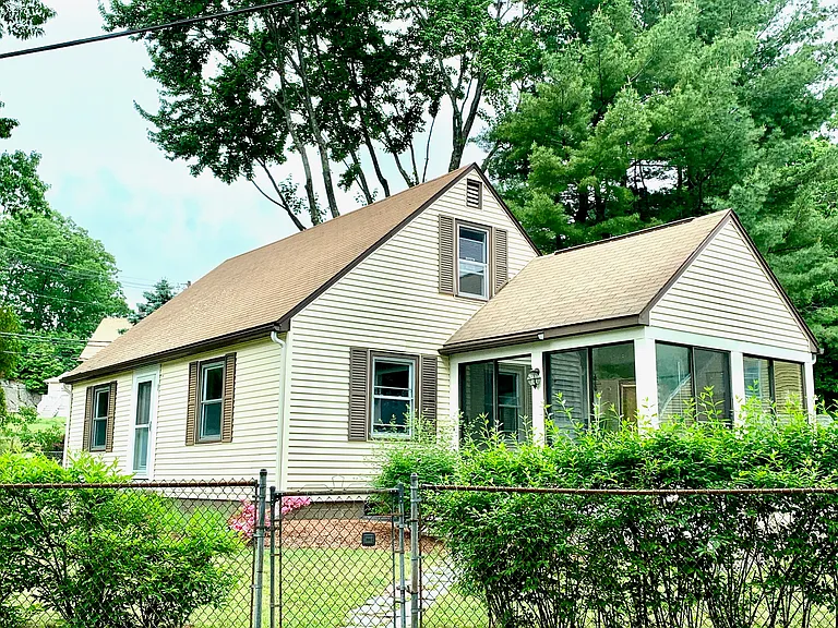 1 Ledgewood Dr — Photo 2