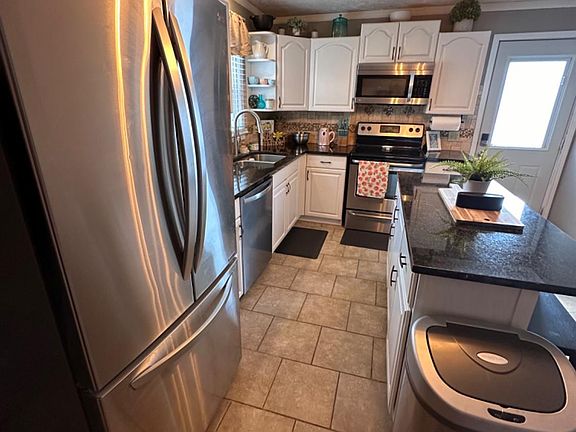 3rd image of 1214 Hogan St