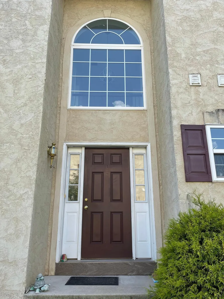 Entrance with large palladium window - 422 Auburn Ct