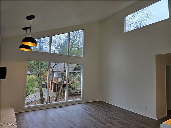 4th image of 1600 Woodland Dr