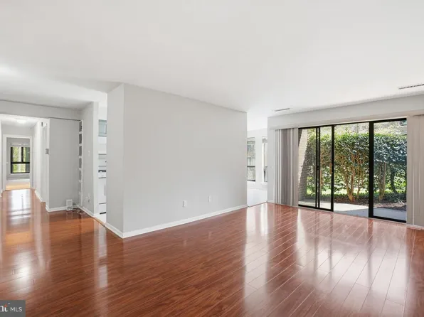 11228 Chestnut Grove Sq APT 132, Reston, VA 20190