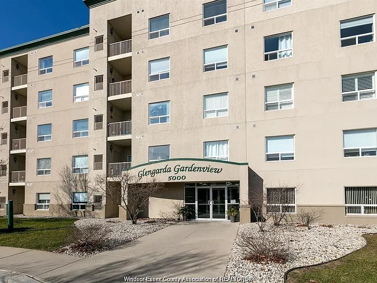 5000 Wyandotte St E #304 — Photo 2