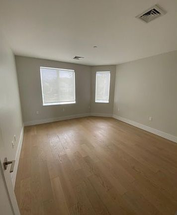 2nd image of 134 Beach 5 St