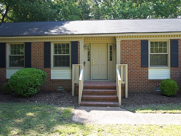 3rd image of 5 Cameron Dr