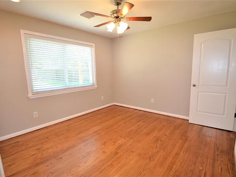 1906 Coulcrest Dr — Photo 20