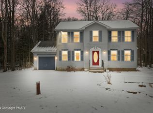 1191 Chickadee Dr, Pocono Summit, PA