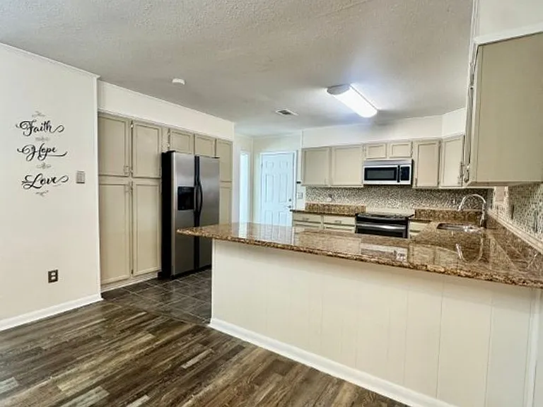 1315 Sussex Dr — Photo 10