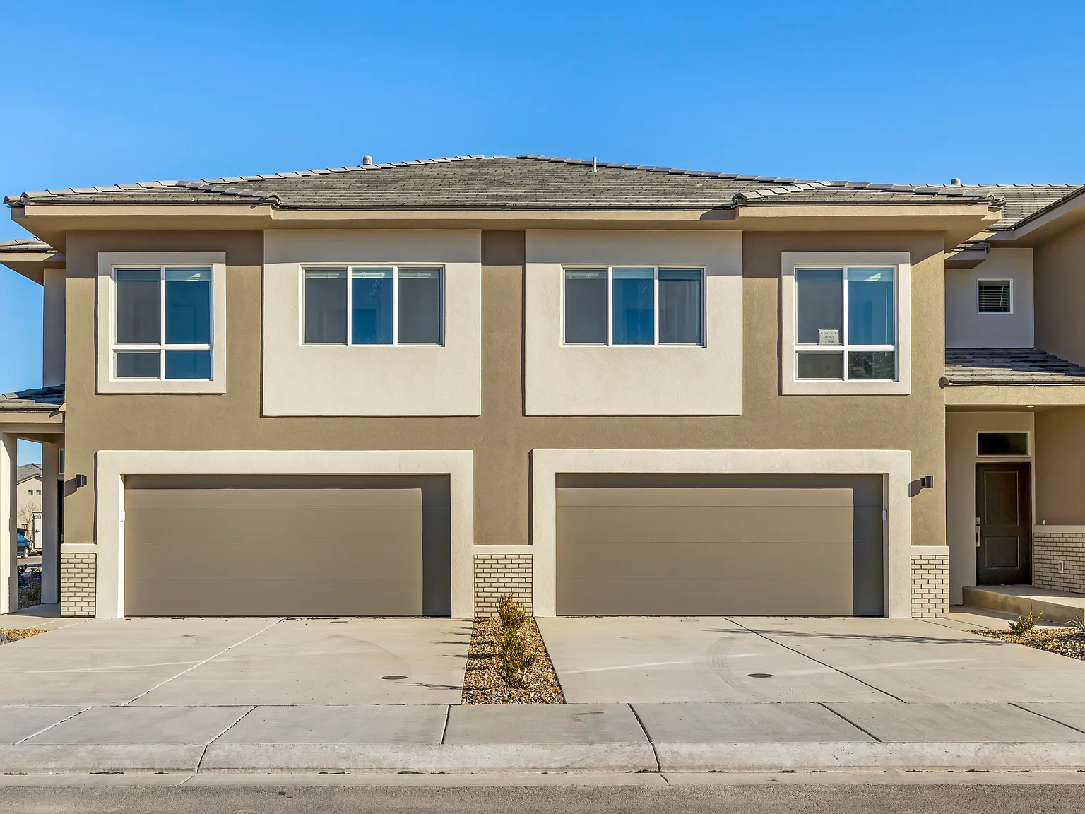3 bed, 2.5 bath, 1440 sqft, $2,049 — Photo 1