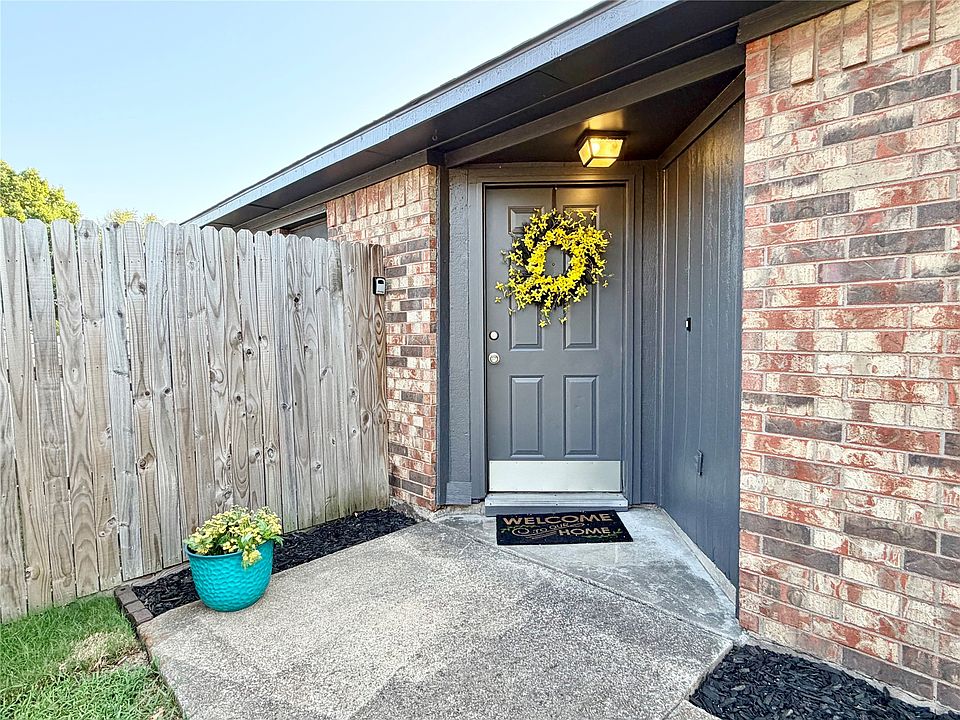1st image of 211 E Stone Cir