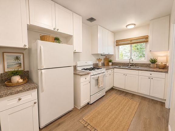 2nd image of 1803 N Gramercy Pl #11B