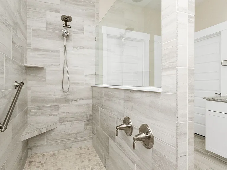 7129 Spoleto Dr — Photo 32
