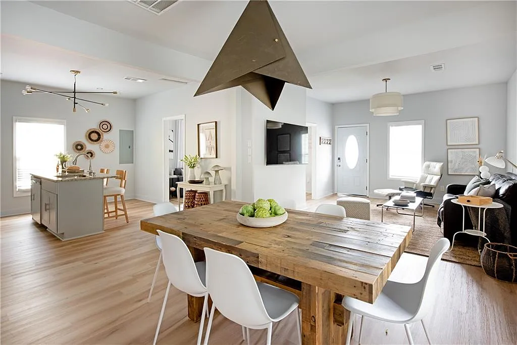 3 bed, 2.0 bath, 1619 sqft, $4,300 — Photo 1