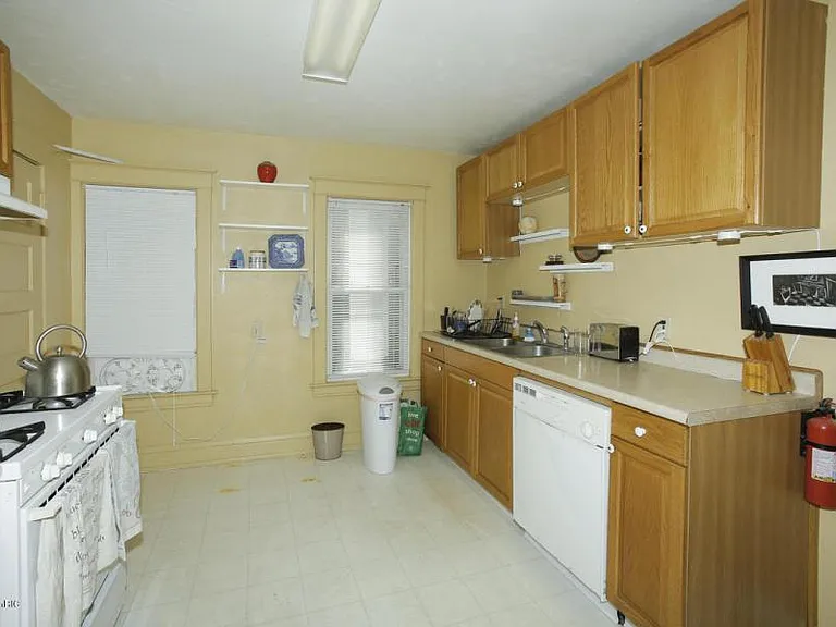 743 Axtell St #2 — Photo 9