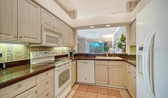 5th image of 9559 Forest Hills Cir