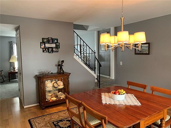 5th image of 122 Camberley Pl