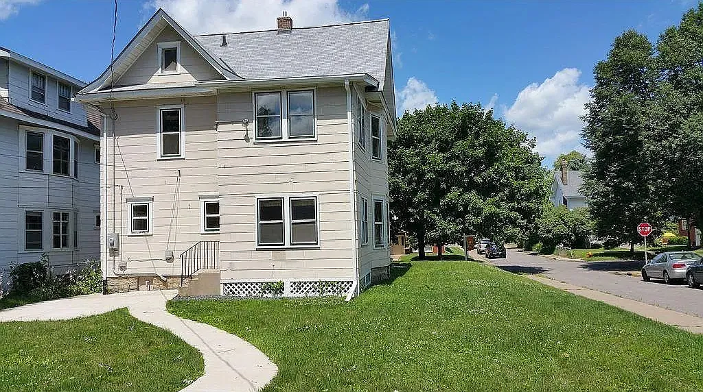 7 bed, $4,200 — Photo 1