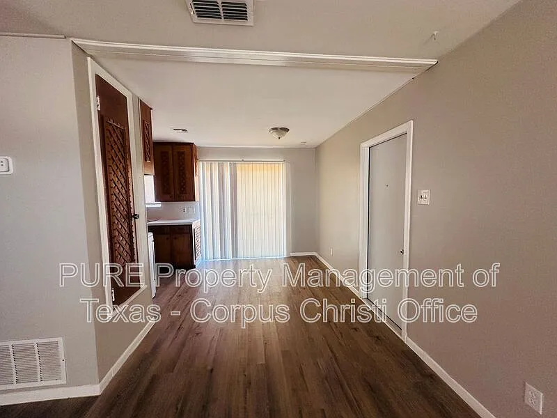 3 bed, 1.5 bath, 931 sqft, $1,475 — Photo 4