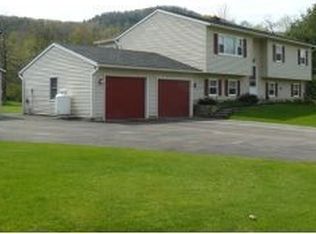61 Roberts Park W, Huntington, VT 05462