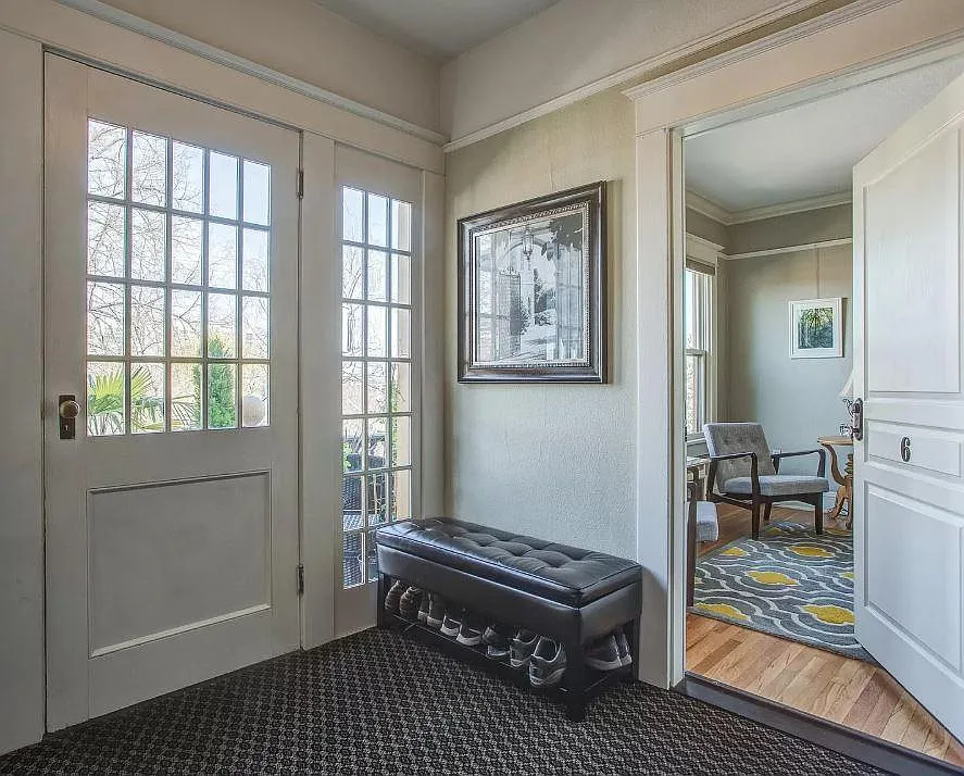 2076 NW Kearney St — Photo 3