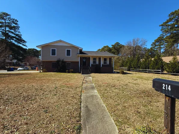 214 Wintergreen Dr, Fayetteville, NC 28314