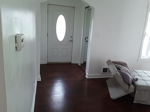 4th image of 6420 W 93rd Pl