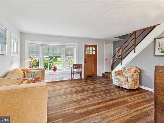 5th image of 105 Donnelly Ave