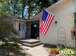 2372 E Lake Dr, Union, NE 68455