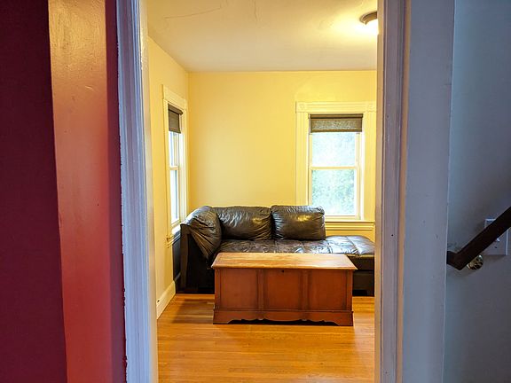 2nd image of 22 Edwards Sq