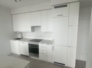 30 Elm Dr W #3904, Mississauga, ON L5A 0N6