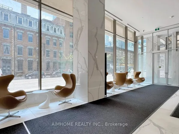 88 Queen St E, Toronto, ON