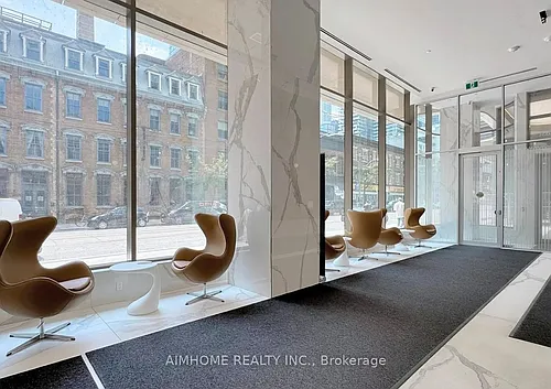 88 Queen St E Photo 1
