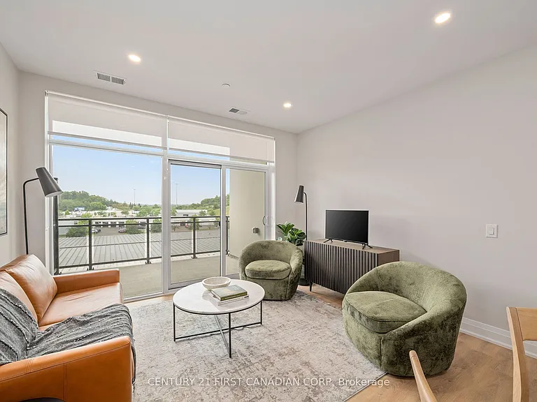 4286 King St E #905 — Photo 8