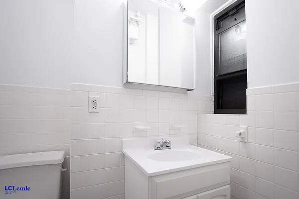 Rented by LC Lemle Real Estate Group | media 17