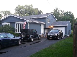 915 Fern Ave, Saint Charles, IL