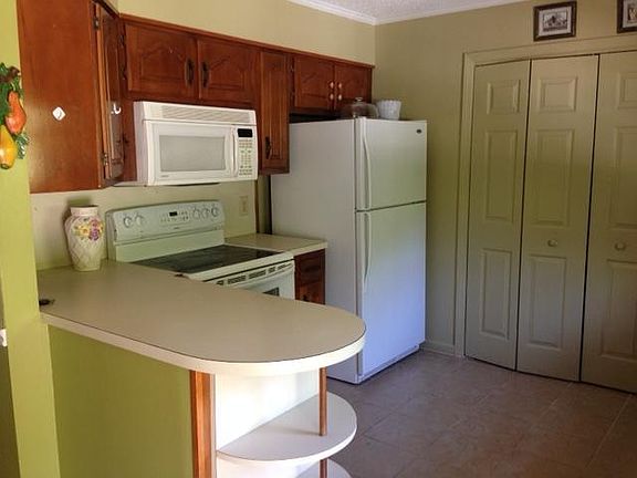 4th image of 525 Lake Park Dr
