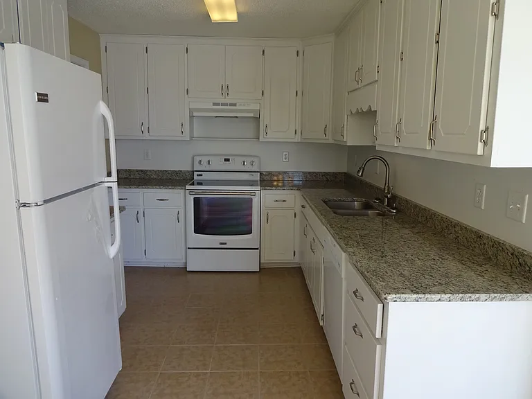 304 High Point Pl — Photo 2