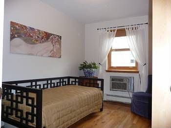 2nd image of 166 Huntington St