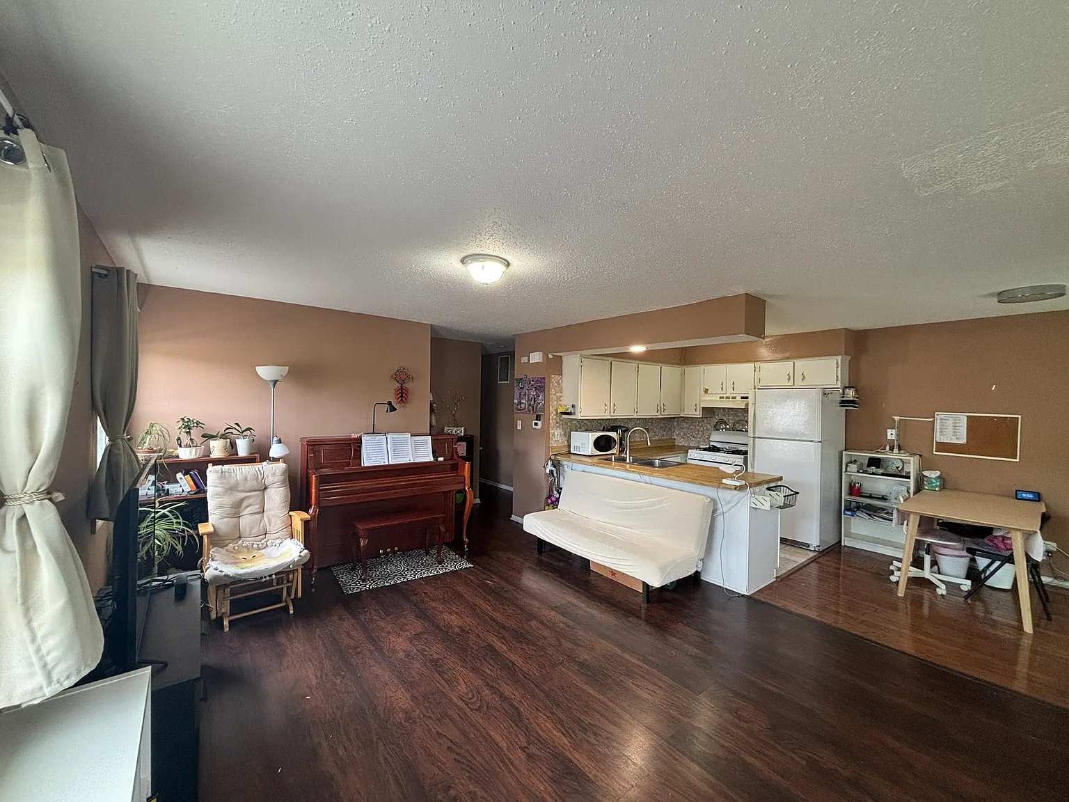 2 bed, 990 sqft, $1,875 — Photo 2