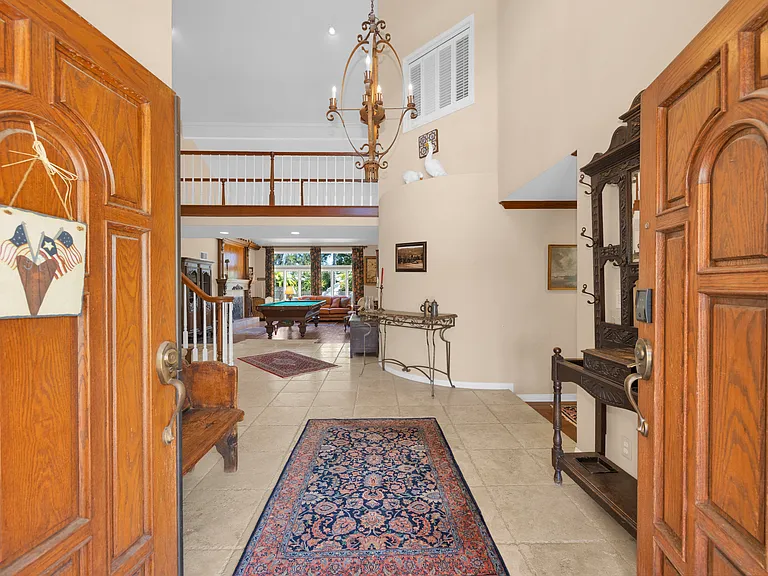 24961 Sandridge Cir — Photo 2