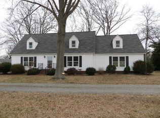 46 Holloway Dr, Topping, VA 23169
