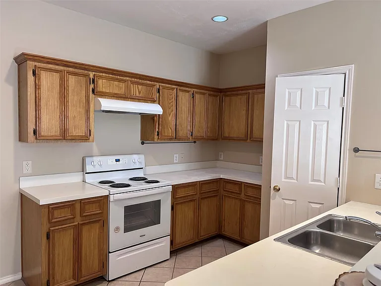 12735 Wisteria Park Dr — Photo 3